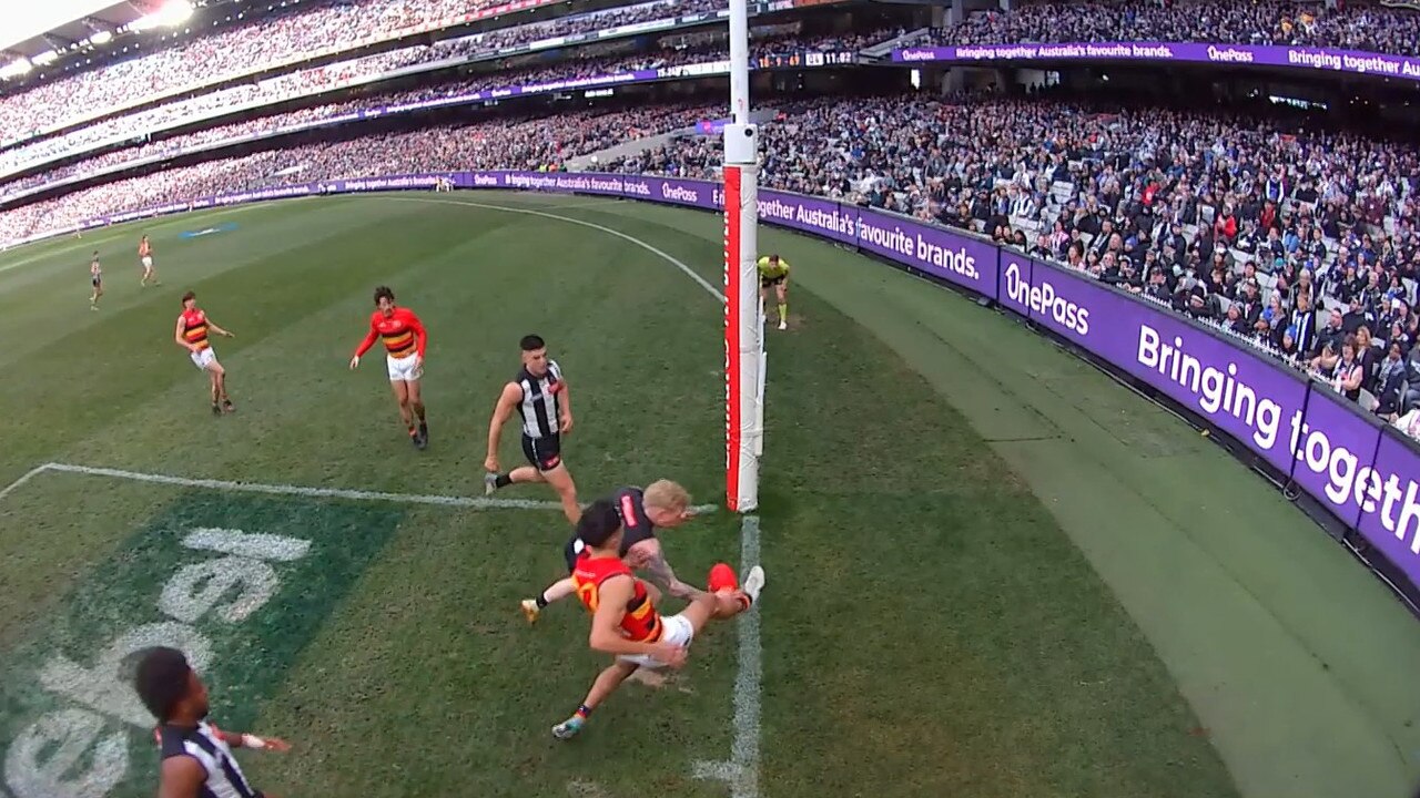 Izak Rankine appears to get a foot to the ball. Picture: Fox Footy