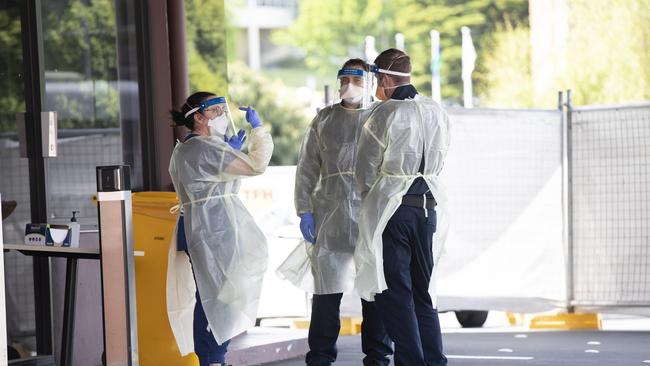 COVID HOBART. A man is transferred to the Fountainside Accommodation in Hobart. Picture Eddie Safarik