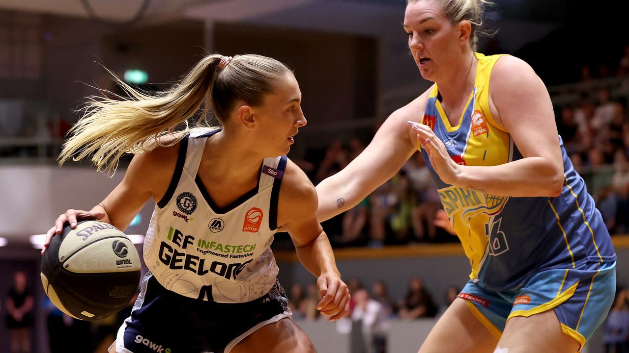 Geelong’s Jaz Shelley handles the ball against Casey Samuels during their round 12 loss to Bendigo. Picture: Kelly Defina/Getty Images