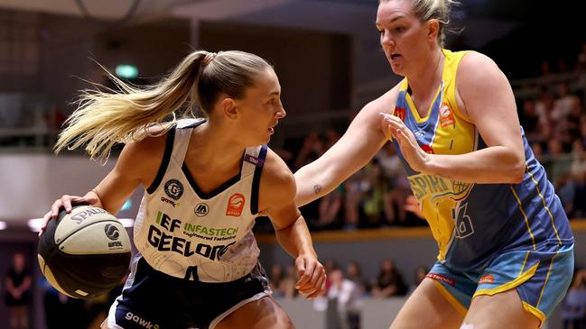 Geelong’s Jaz Shelley handles the ball against Casey Samuels during their round 12 loss to Bendigo. Picture: Kelly Defina/Getty Images