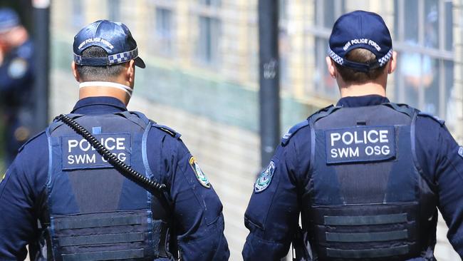 SYDNEY, AUSTRALIA - NewsWire Photos SEPTEMBER 21, 2021 - Police surrounds the CFMEU Headquarters in Pyrmont. Picture: NCA NewsWire Christian Gilles