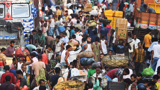 Traders throng a wholesale vegetable market in Kolkata. Picture: AFP.