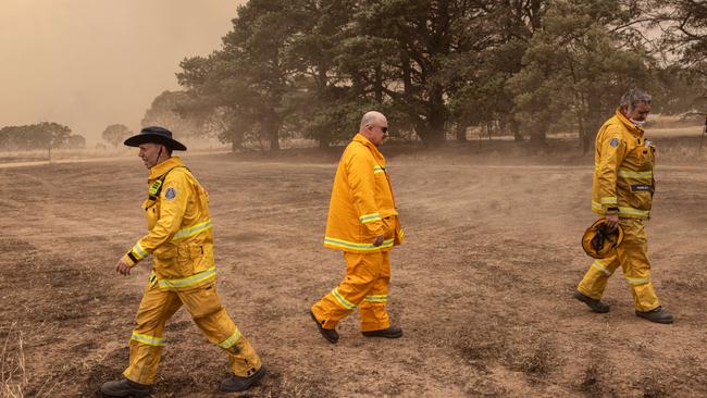 Firefighters make an assessment of the situation near Glenthompson. Picture: NewsWire / Diego Fedele