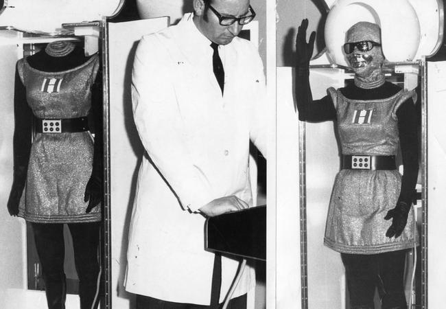 “Robot” Miss Honeywell at the University of Adelaide's Elder Hall, August 13 1969.