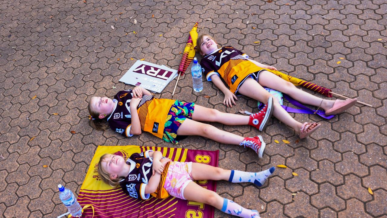 SYDNEY, AUSTRALIA - OCTOBER 01: Broncos fans keep cool in the shade ahead the 2023 NRL Grand Final at Accor Stadium on October 01, 2023 in Sydney, Australia. (Photo by Jenny Evans/Getty Images)