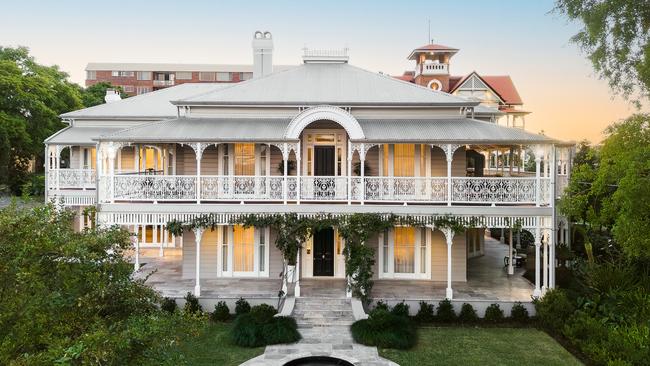 19 Leopard Street, Kangaroo Point sold for $6.6m.