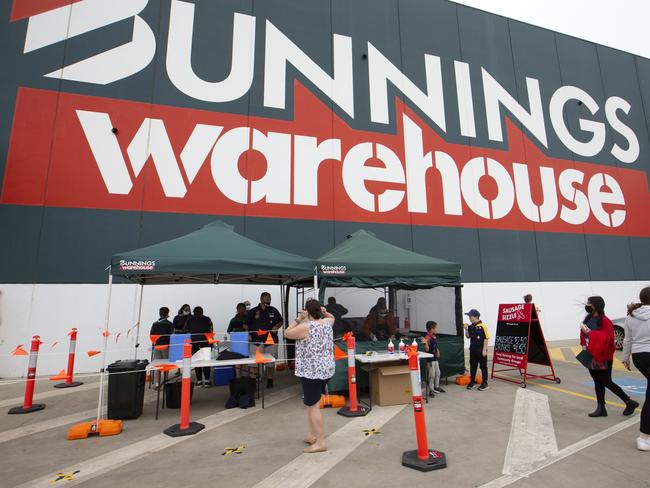 MELBOURNE, AUSTRALIA - NewsWire Photos December 5 2020: Customers queue for sausages at Bunnings in Maribrynong on Saturday morning as the Bunnings sausage sizzle returns across Melbourne today.Picture: NCA NewsWire / David Geraghty