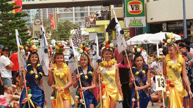 The 1998 Tropicarnival parade at Surfers Paradise