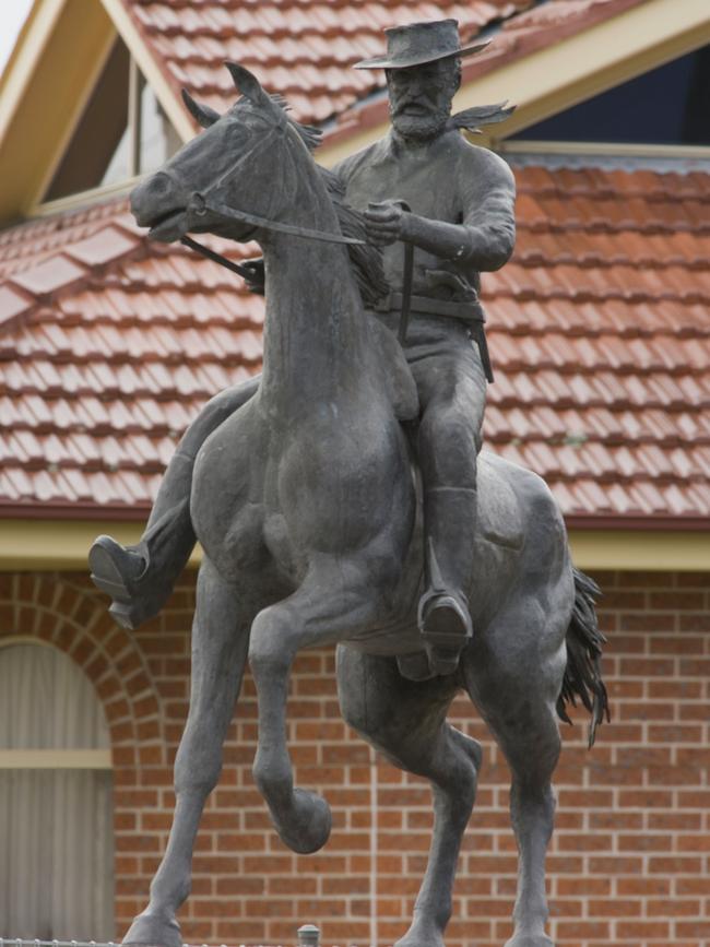 Statue of bushranger Captain Thunderbolt at Uralla, NSW.