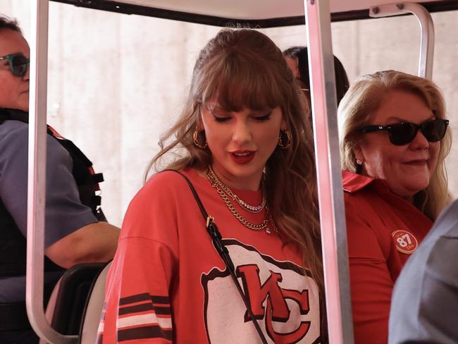 KANSAS CITY, MISSOURI - SEPTEMBER 15: Taylor Swift arrives at GEHA Field at Arrowhead Stadium prior to a game between the Kansas City Chiefs and the Cincinnati Bengals on September 15, 2024 in Kansas City, Missouri. (Photo by Jamie Squire/Getty Images)