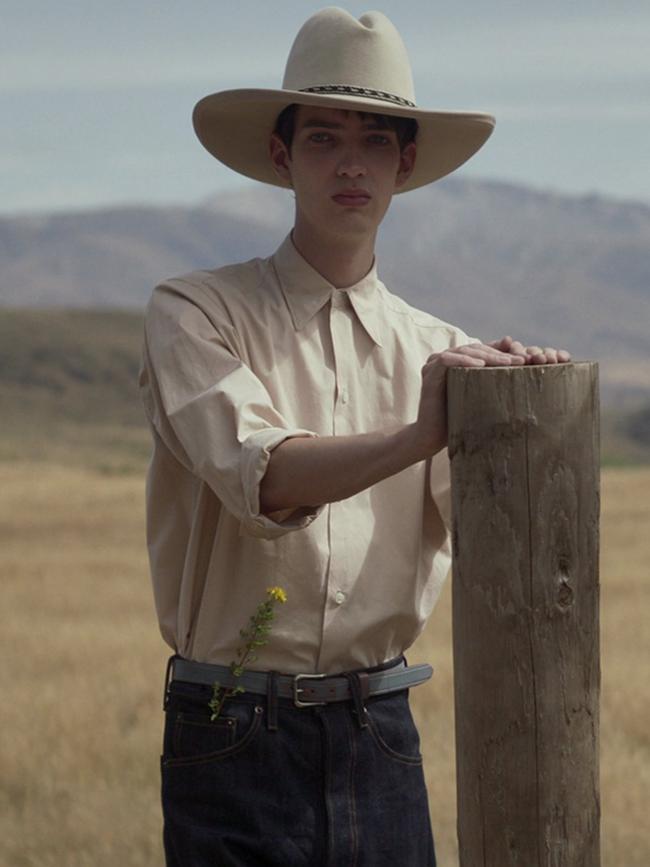 Kodi Smit-McPhee playing Peter Gordon in The Power Of The Dog on Netflix