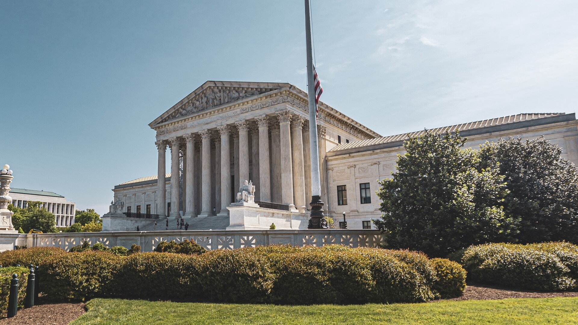 US Supreme Court votes to temporarily block Trump’s gang deportations