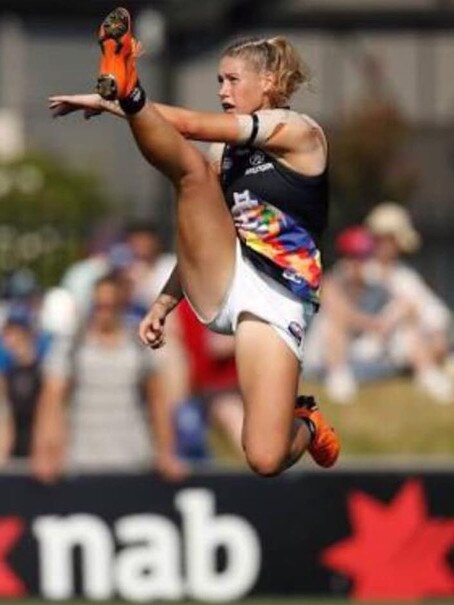 The now-famous photo of AFLW player Tayla Harris. (Photo by Michael Willson/AFL Media)