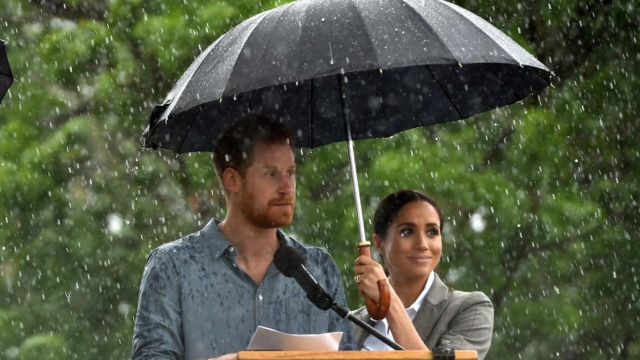 Meghan’s similar gesture for Harry in Dubbo last October. Picture: Peter Parks/AAP Image/AFP Pool