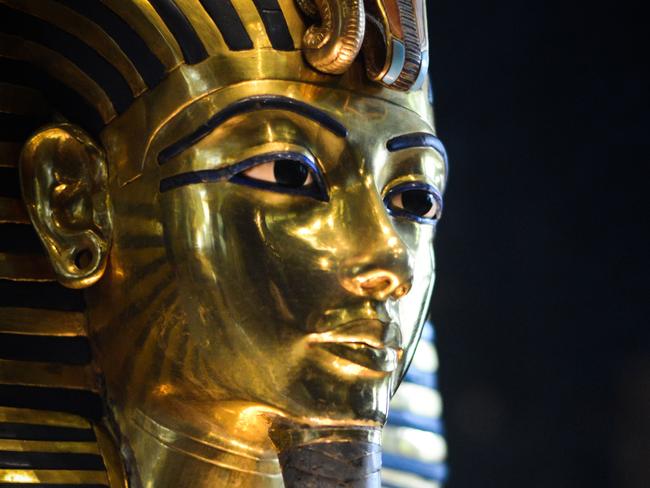 A picture taken on January 23, 2015 shows the burial mask of Egyptian Pharaoh Tutankhamun, who ruled Egypt from 1334 to 1325 BC, at the Cairo museum in the Egyptian capital. An Egyptian conservation group said it would sue the antiquities minister over a 'botched' repair of the mask of Tutankhamun that left a crust of dried glue on the priceless relic. AFP PHOTO / MOHAMED EL-SHAHED