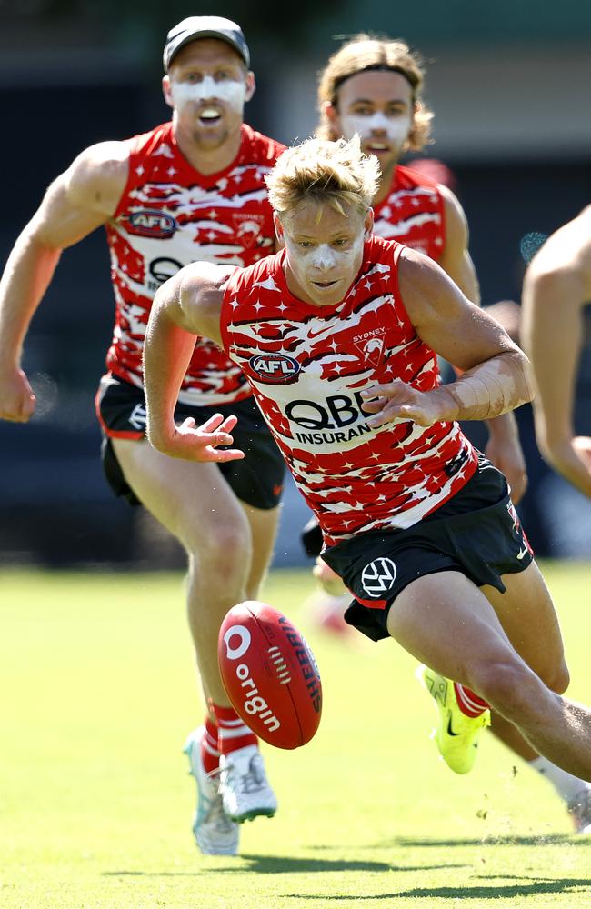 Isaac Heeney had eyes for the footy. Picture: Phil Hillyard