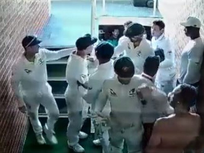 David Warner had to be restrained by teammates after going after Quinton de Kock.