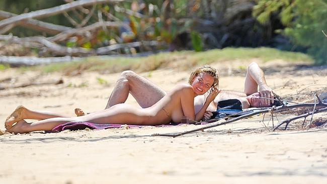 Tropical Beach Tits - Lara Bingle topless and nude with Sam Worthington in Hawaii ...