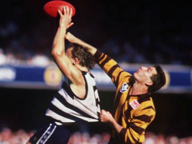 Gary Ablett marksin front of Scott Maginness. 1989 Grand Final. Hawthorn v Geelong. MCG. Colour. Color.