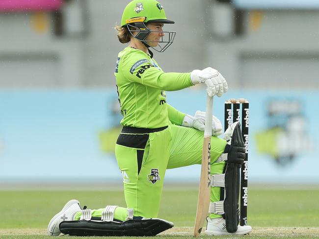 SYDNEY, AUSTRALIA - OCTOBER 26: Tammy Beaumont of the Thunder takes a knee prior to the Women's Big Bash League WBBL match between the Melbourne Stars and the Sydney Thunder at North Sydney Oval, on October 26, 2020, in Sydney, Australia. (Photo by Mark Metcalfe/Getty Images)