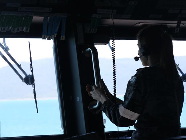 A Royal Australian Navy sailor from HMAS Brisbane on the bridge during search and rescue operations in the vicinity of Lindeman Island, Queensland, 29 July 2023. A multi-national and multi-agency search and rescue effort is underway following an Australian Army MRH-90 Taipan helicopter impacting waters near Lindeman Island on the night of 28 July 2023 during Exercise Talisman Sabre 23. *** Local Caption *** Exercise Talisman Sabre 2023 is being conducted across northern Australia from 22 July to 4 August.  More than 30,000 military personnel from 13 nations will directly participate in Talisman Sabre 2023, primarily in Queensland but also in Western Australia, the Northern Territory and New South Wales.   Talisman Sabre is the largest Australia-US bilaterally planned, multilaterally conducted exercise and a key opportunity to work with likeminded partners from across the region and around the world.  Fiji, France, Indonesia, Japan, Republic of Korea, New Zealand, Papua New Guinea, Tonga, the United Kingdom, Canada and Germany are all participating in Talisman Sabre 2023 with the Philippines, Singapore and Thailand attending as observers.  Occurring every two years, Talisman Sabre reflects the closeness of our alliance and strength of our enduring military relationship with the United States and also our commitment to working with likeminded partners in the region.  Now in its tenth iteration, Talisman Sabre provides an opportunity to exercise our combined capabilities to conduct high-end, multi-domain warfare, to build and affirm our military-to-military ties and interoperability, and strengthen our strategic partnerships.