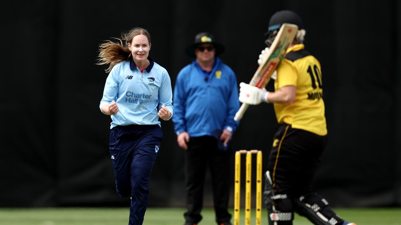 Lauren Cheatle of the New South Wales Breakers celebrates the wicket of Beth Mooney. Photo by Matt King/Getty Images