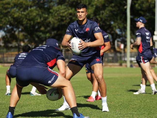 Joseph Suaalii training the “house down” as Sydney Roosters teammates back him to excel if called to make debut. Photo: Matt King/Getty Images.
