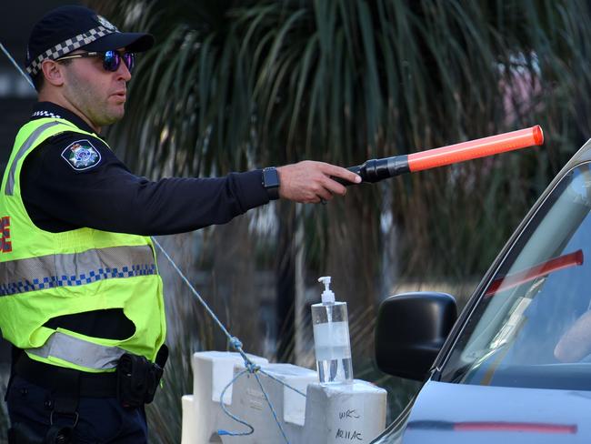 GOLD COAST, AUSTRALIA - NewsWire Photos SEPTEMBER 16, 2020: Police check cars at the Queensland border with NSW at Griffith Street at Coolangatta. Picture: NCA NewsWire / Steve Holland