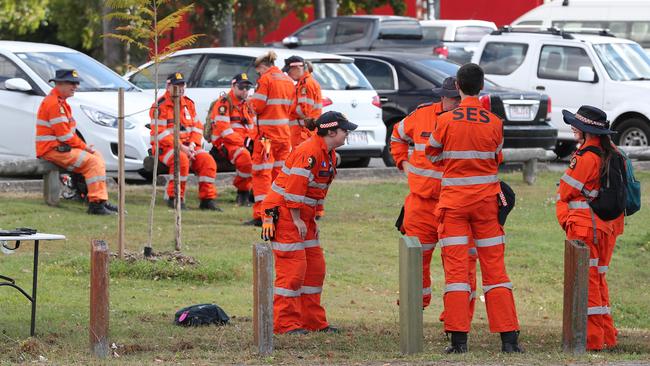 Police and SES at the scene of the gang fight at Zillmere. Pic Peter Wallis