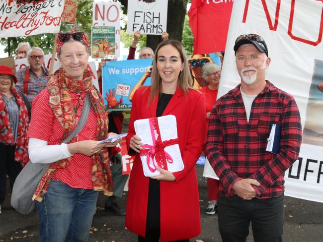 Protect Our Waterways present MP Tabatha Badger with a petition signed by around 1400 Dodges Ferry and Carlton residents. With Doges Ferry resident Greg Lawson