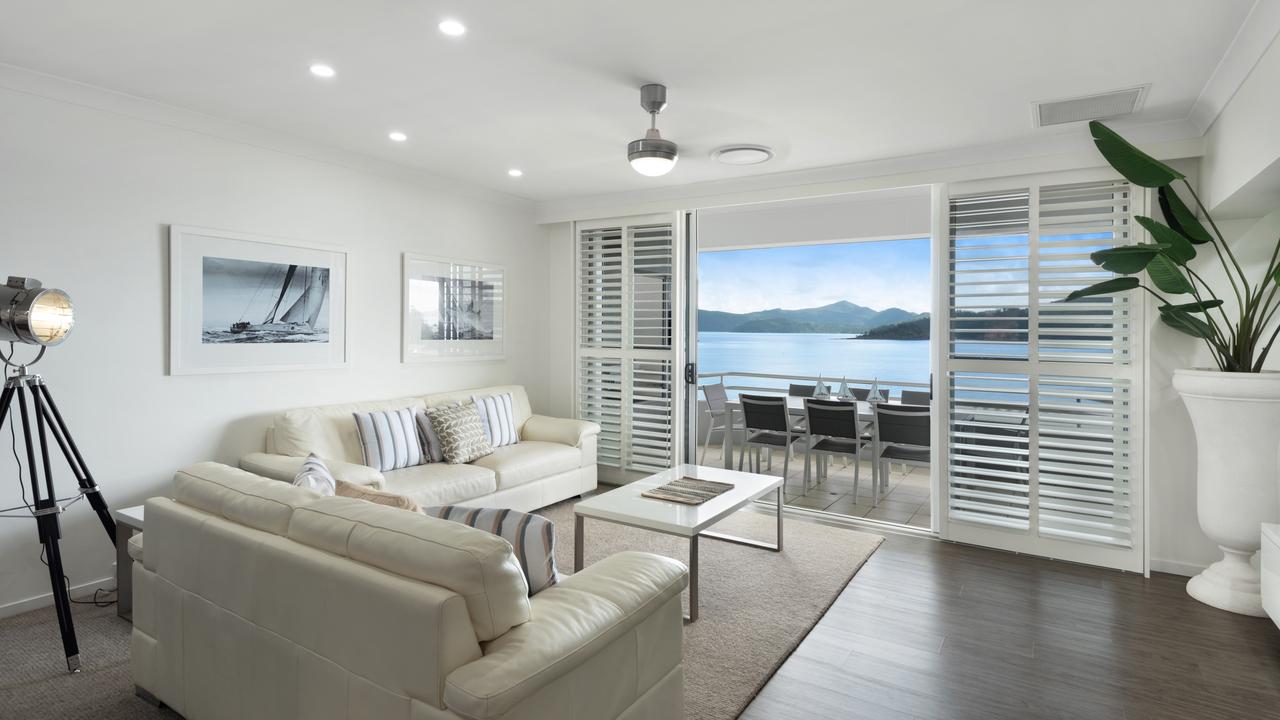 This Hamilton Island apartment’s balcony is large and includes a six-seater outdoor dining setting and barbecue – where you can take in the views from the top floor apartment. Guests also have access to the swimming pool and heated spa.