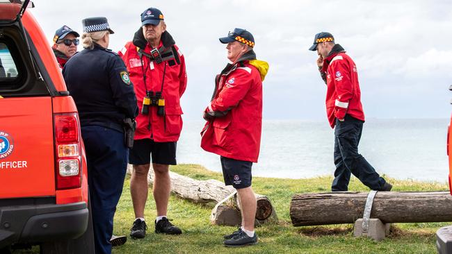 Search and rescue personnel at Waniora Point on Sunday. Picture: Monique Harmer