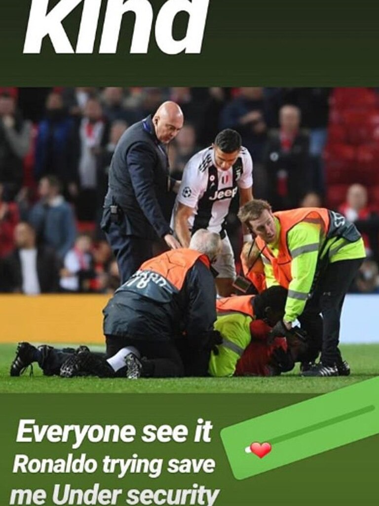 Cristiano Ronaldo grabbed by pitch invader after Manchester United's  comeback win over Atalanta, Football