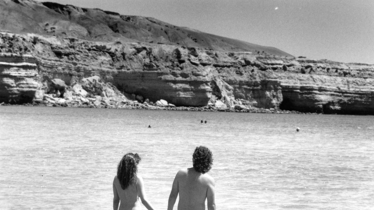 Nude bathers Phil and Rosey at Maslin Beach on 27 November, 1990. Picture: Narelle Autio