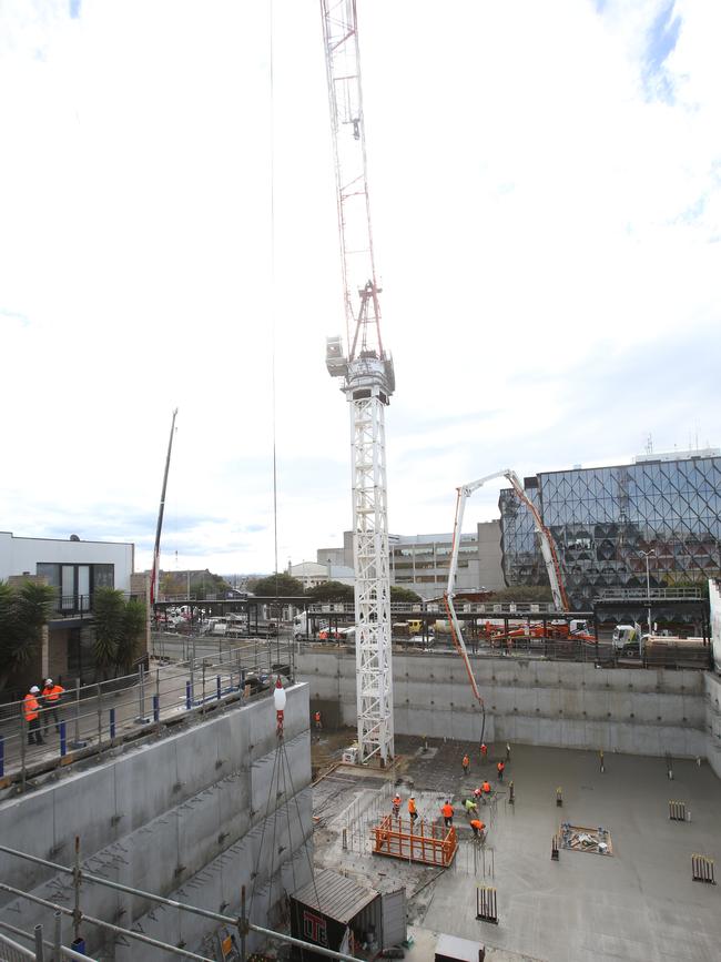 A large crane has now started work on the 44 Ryrie Street site that will host the Geelong Quarter apartments and Holiday Inn. Picture: Alan Barber