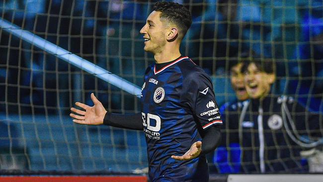 Damian Iaconis in action for Dandenong City.