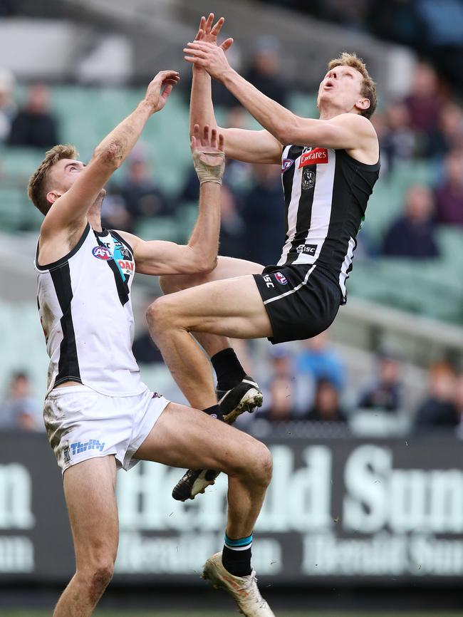 Collingwood's Will Hoskin-Elliott tries to mark over Port Adelaide's Dougal Howard in the fourth quarter. Picture: Michael Klein