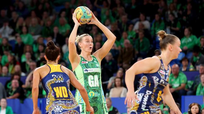 PERTH, AUSTRALIA - JUNE 03: Sasha Glasgow of the Fever looks to make a pass during the round 12 Super Netball match between West Coast Fever and Sunshine Coast Lightning at RAC Arena, on June 03, 2023, in Perth, Australia. (Photo by James Worsfold/Getty Images)