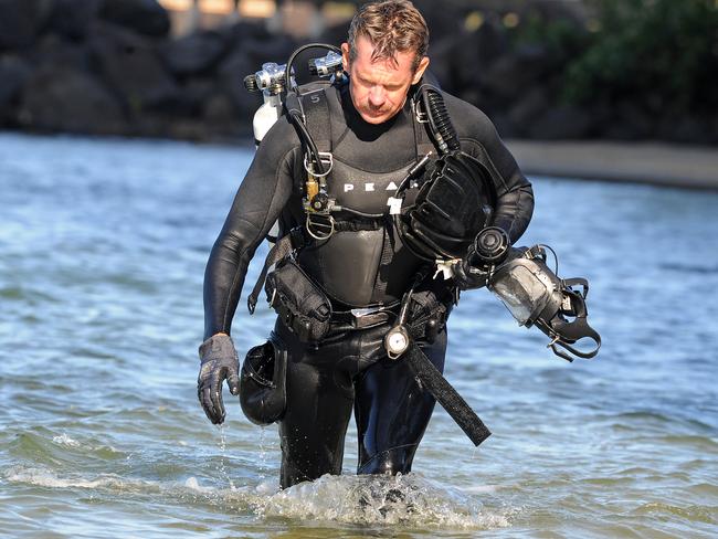 Police divers looking for evidence at Jack Evans boat harbour.  A HOMELESS baby girl found dead on a Gold Coast beach may have been killed on the banks of the Tweed River,Tuesday November 20, 2018. (AAP image, John Gass)