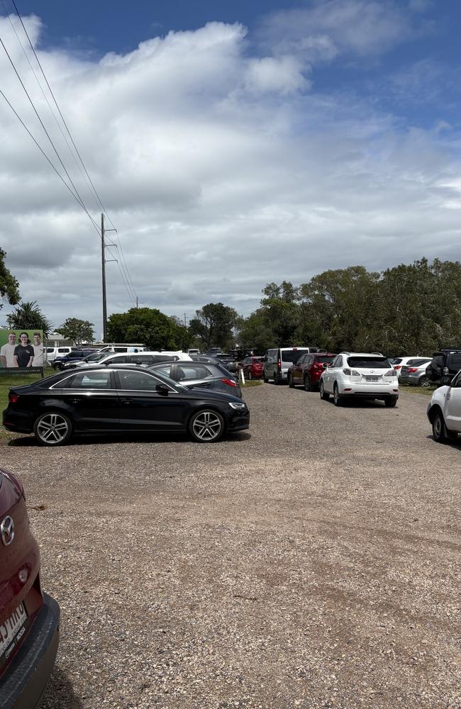 Cars line up about 11.30am on March 3 at the SES Depot at Ulm St South, Caloundra, to grab sandbags.