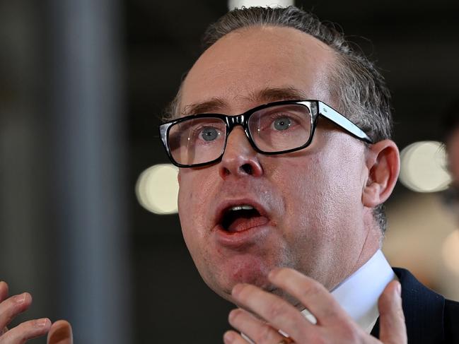 SYDNEY, AUSTRALIA - NewsWire Photos, OCTOBER, 22, 2021: Qantas CEO Alan Joyce speaks to the media during press conference at the Qantas Jet Base at Sydney Airport. Picture: NCA NewsWire/Bianca De Marchi