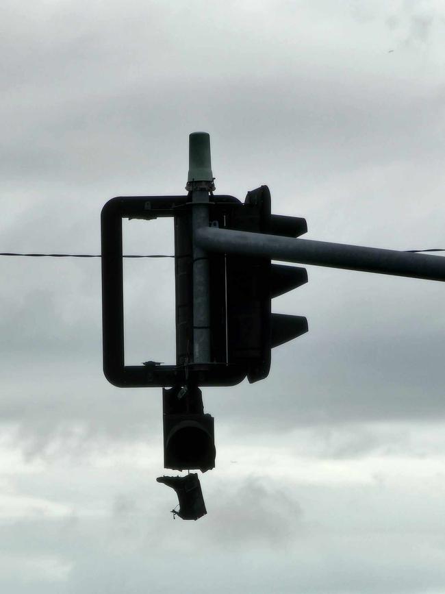 Tropical Cyclone Kirrily 2024: A destroyed set of traffic lights.