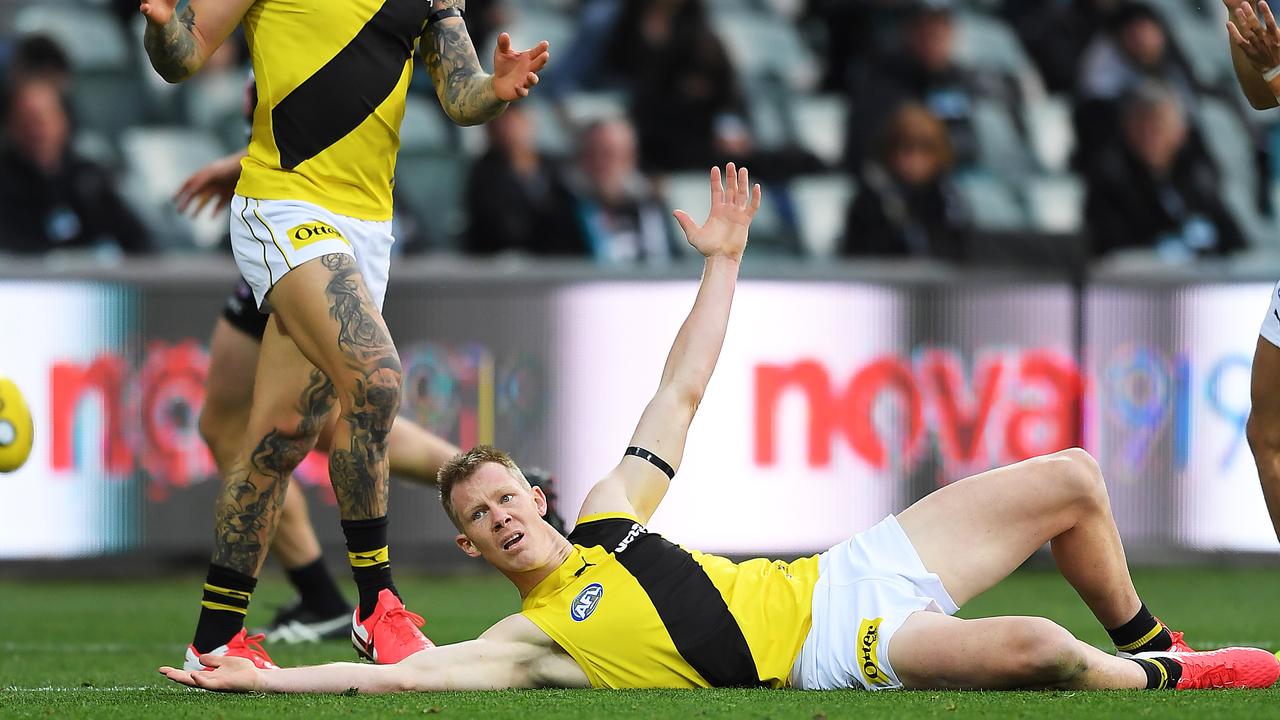 The Adelaide crowd erupted in an explosive chorus of boos after the Richmond Tigers took the lead in controversial circumstances.