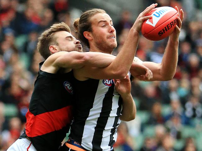 Tim Broomhead takes a grab for Collingwood. He’s quickly made his mark at Seaford in the MPNFL this season. Picture: Mark Stewart