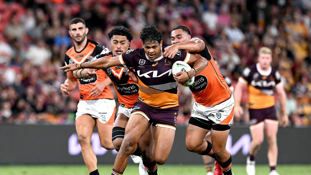 BRISBANE, AUSTRALIA - APRIL 01: Selwyn Cobbo of the Broncos breaks away from the defence during the round five NRL match between Brisbane Broncos and Wests Tigers at Suncorp Stadium on April 01, 2023 in Brisbane, Australia. (Photo by Bradley Kanaris/Getty Images)
