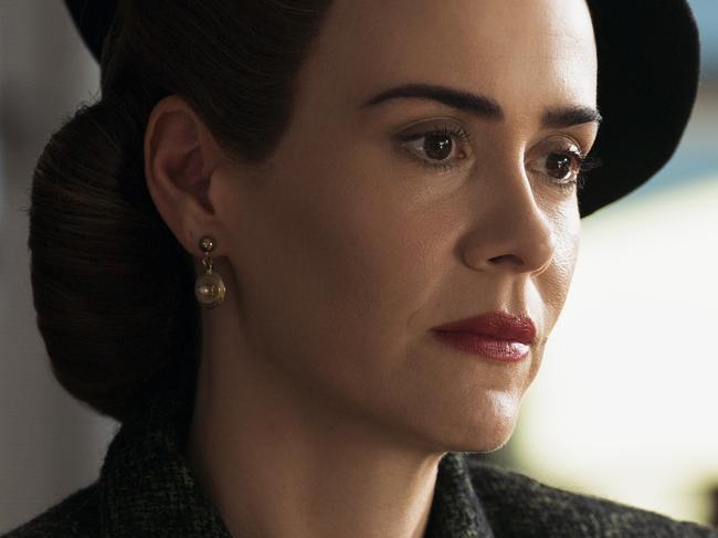 RATCHED (L to R) SARAH PAULSON as MILDRED RATCHED and FINN WITTROCK as EDMUND TOLLESON in episode 104 of RATCHED Cr. SAEED ADYANI/NETFLIX © 2020