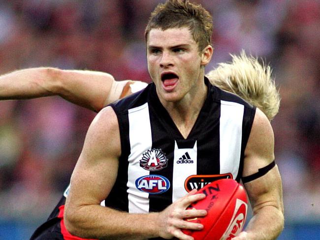 AFL Round 5 ANZAC Day match. Collingwood vs Essendon at the MCG. Heath Shaw charges forward