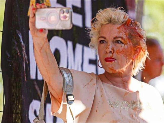 British activist Kellie-Jay Keen-Minshull aka Posie Parker is drowned out by trans-rights supporters at Albert Park where she was holding a rally. 25 March 2023