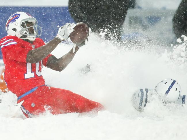 ORCHARD PARK, NY - DECEMBER 10: Deonte Thompson #10 of the Buffalo Bills catches the ball as Kenny Moore #42 of the Indianapolis Colts attempts to defend him during overtime on December 10, 2017 at New Era Field in Orchard Park, New York.   Brett Carlsen/Getty Images/AFP == FOR NEWSPAPERS, INTERNET, TELCOS & TELEVISION USE ONLY ==