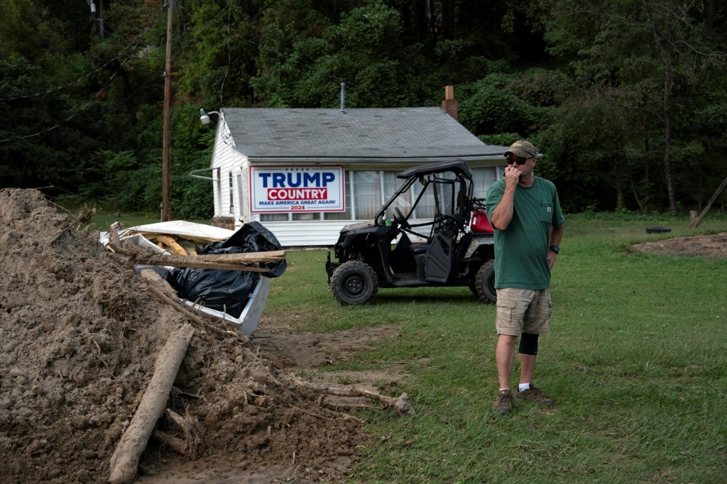 Trump tours storm damage, Harris woos moderates as US vote looms